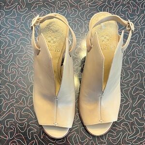 Vince Camuto Women's Tan Peep Toe Slingback Sandals.  New - nude color